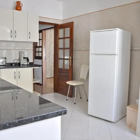 Spacious In With Private Pool Сasa de vacaciones *
