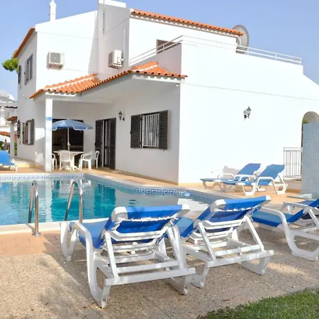 Сasa de vacaciones Spacious In With Private Pool